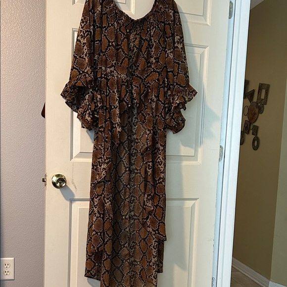 Brown Snake Print Women's top - Picture 1 of 3
